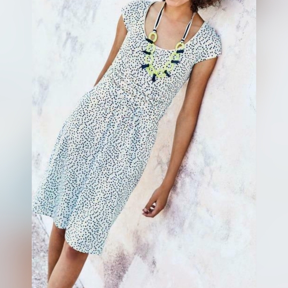 Boden Dresses & Skirts - Boden Dress White w Blue Polka Dots Soft Jersey Knit 8 Preppy Business Casual